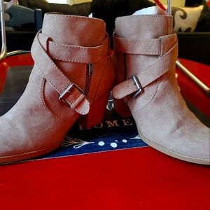 Fall is coming!!!! Tan ankle boots
